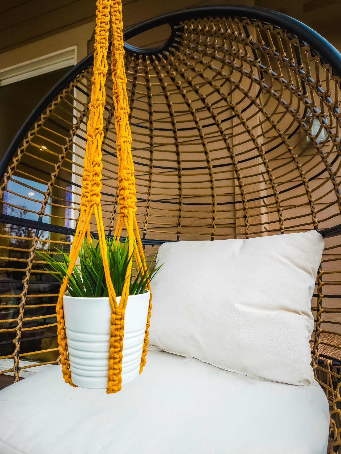Tassle Free Macrame Plant Hanger