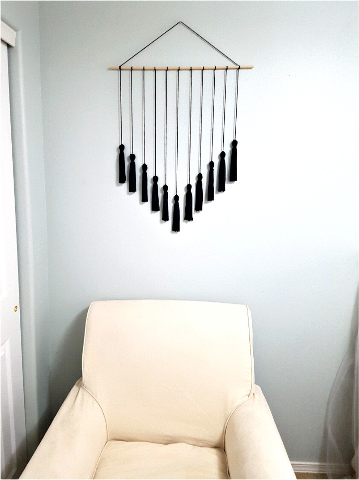 Macrame Tassel Wall Hanging, Yarn Wall Art, Modern Macrame, Wall Hanging, Boho Wall Hanging, Boho Dorm Room, Wall Tapestry Macrame